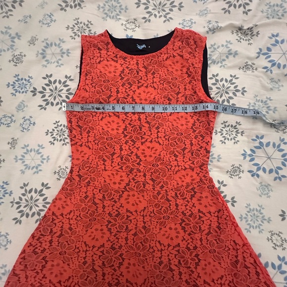 Beautiful short dress - Picture 4 of 4